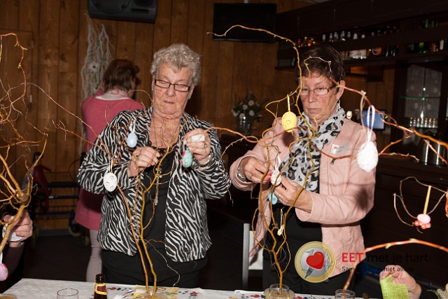 20150322 frans versteden fotografie - tilburginbeeld FRVE0755.jpg - eet met je hart lunch en creatieve workshop paastakken maken